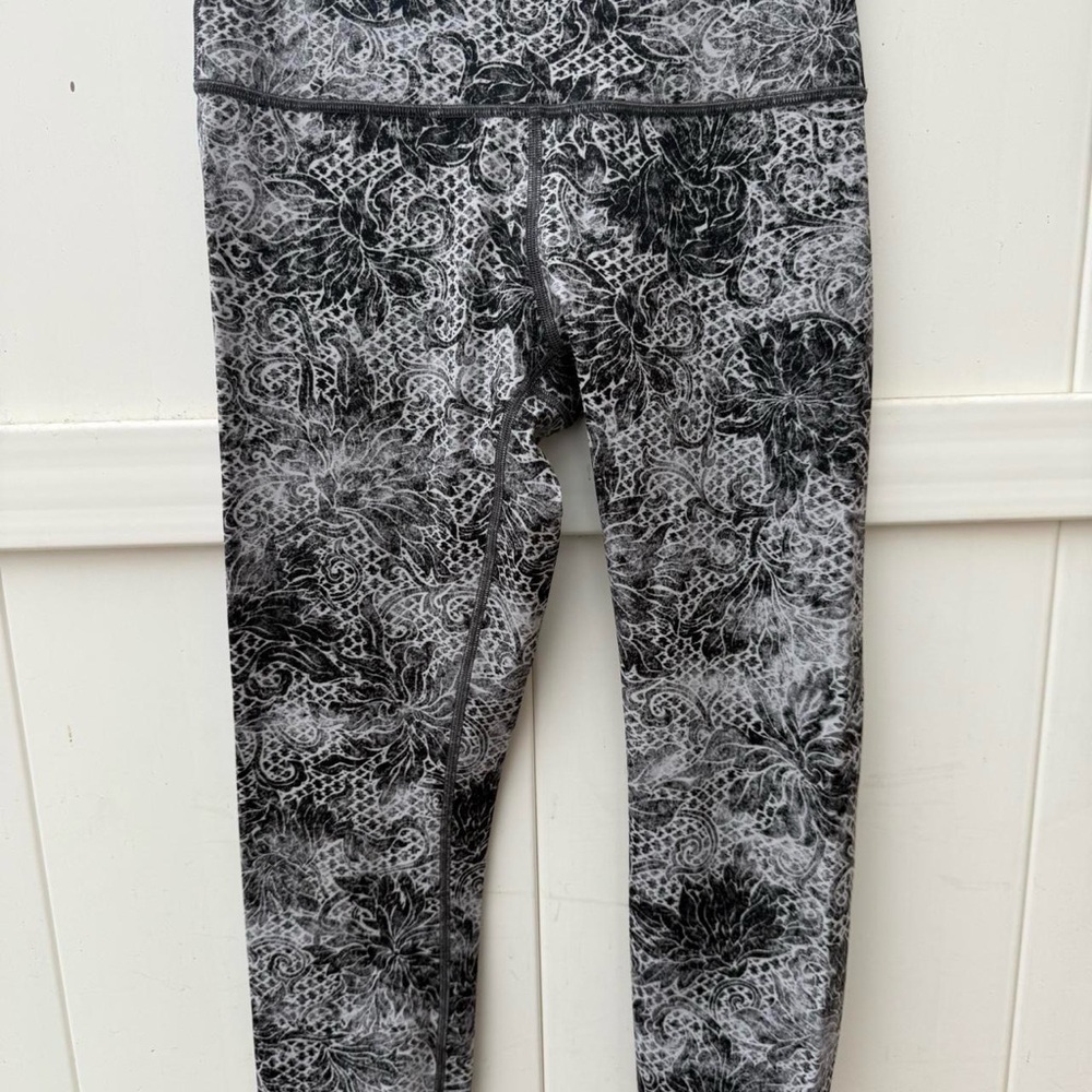 lululemon athletica Leggings in Black and Gray Floral